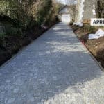 Réalisation d’un chemin pavé en granit gris à Argentat-sur-Dordogne, Lantana Farge Paysage, Corrèze (19)